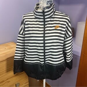 Nike 3/4 sleeve zip up black and white striped jacket - small